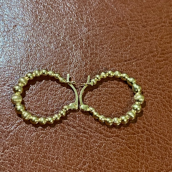 18K Gold Earrings - Picture 5 of 5